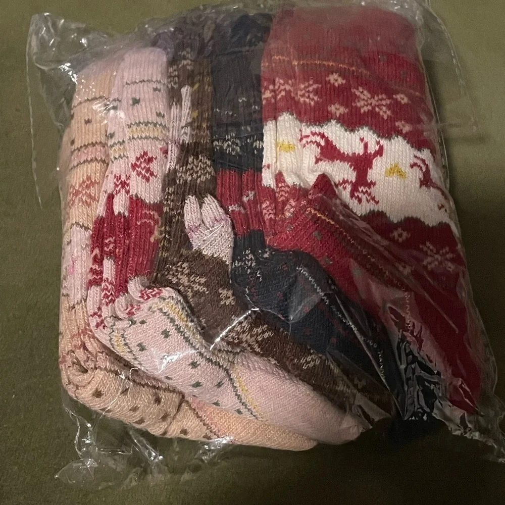 NEW Cozy Patterned Knit Socks Set of 5